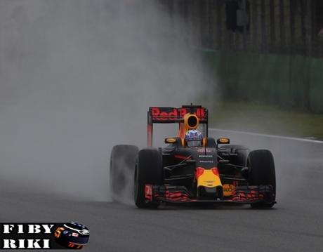 Ricciardo da la sorpresa en Shanghai y se mete entre Mercedes y Ferrari