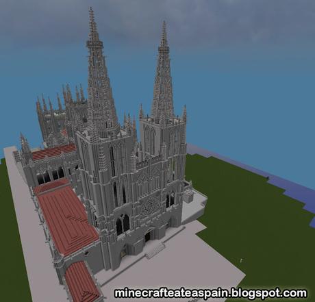 Avance número 4: finalizando los exteriores de la Catedral de Burgos en Minecraft.