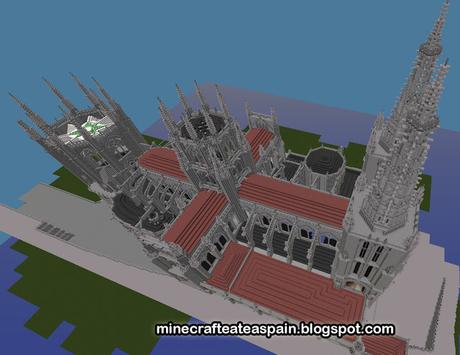 Avance número 4: finalizando los exteriores de la Catedral de Burgos en Minecraft.