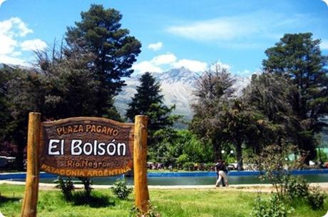 Declarado municipio ecológico y zona no nuclear El Bolson se encuentra inmerso en un paisaje de bosques, valles, cerros y de belleza única.