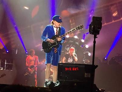 Angus Young toca canciones de AC/DC con Guns n' Roses en Coachella