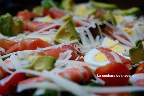 ENSALADA DE SALMON Y LANGOSTINOS CON ALIÑO DE LIMA Y LIMON