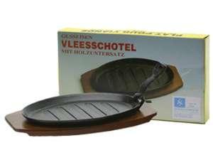 Fuente de hierro con base de madera