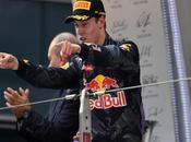 Kvyat logra podio carrera magistral para Ricciardo