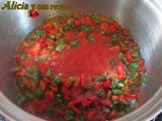 POPIETAS DE DORADA CON SALSA DE PIMIENTO Y TOMATE