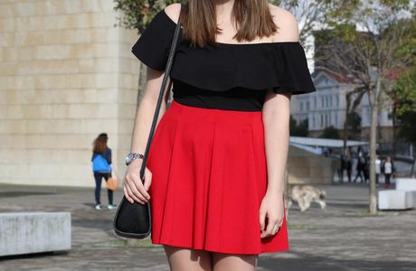 Outfit chic y sexy en negro y rojo