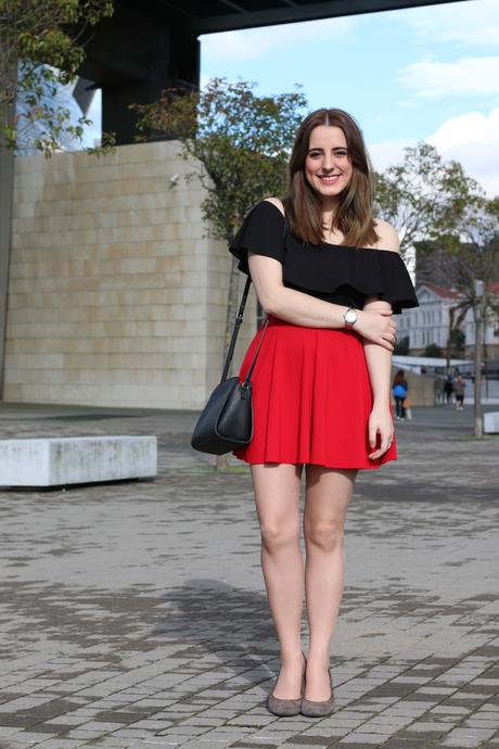 Outfit chic y sexy en negro y rojo