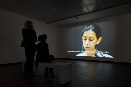 La verdad, 2013. Vista de la exposición de Regina José Galindo en Frankfurter Kunstverein. Foto: N. Miguletz © Frankfurter Kunstverein
