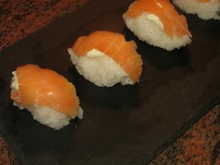 SUSHI NIGIRI CON SALMÓN