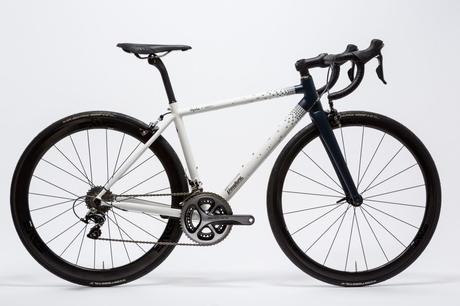 2016-Rapha-Donhou-Liberty-Bike-1  Se revela la nueva línea de la colección Rapha + Liberty para la temporada primavera – verano (última gama en esta colaboración) 2016 Rapha Donhou Liberty Bike 1