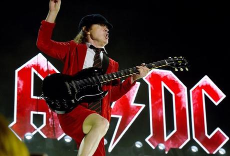 Facua considera que los fans de AC/DC pueden reclamar el dinero tras el cambio de cantante