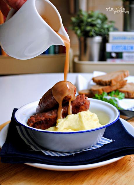 Bangers and mash. Receta tradicional británica