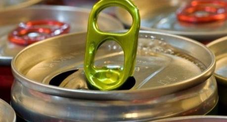 El veneno viaja en en las latas de refrescos El veneno viaja en en las latas de refrescos