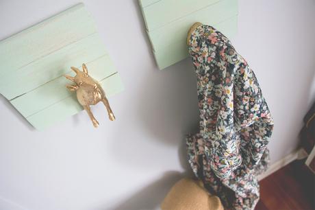 diy-percheros-con-chalk-paint-spray