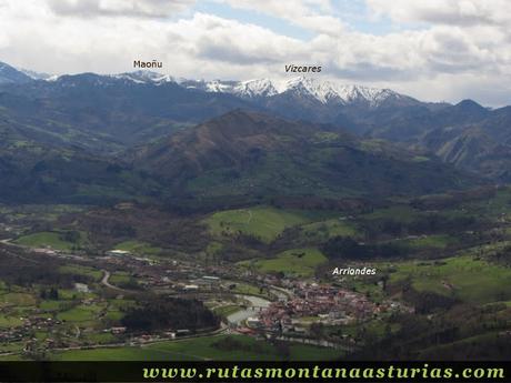 Vízcares y Maoñu desde la cima del Pico Moru