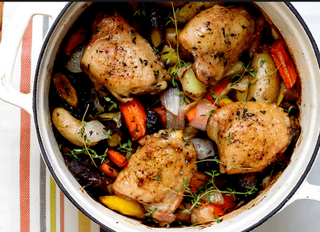 Pollo en salsa con verduras plato de pollo con verduras