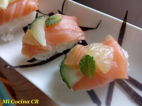 NIGIRI SUSHI DE SALMON, PEPINO Y LIMON