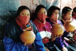 Las mujeres, una parte fundamental del movimiento zapatista. Más información: https://mujeresylasextaorg.wordpress.com/2013/04/03/documental-sobre-las-mujeres-zapatistas-ellas-las-otras/
