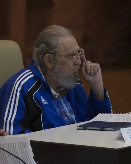 #FOTOS de Fidel Castro en la clausura del VII Congreso del Partido Comunista de Cuba