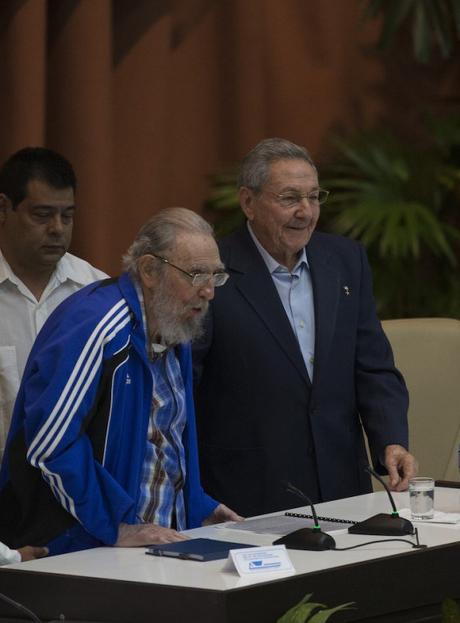 #FOTOS de Fidel Castro en la clausura del VII Congreso del Partido Comunista de Cuba