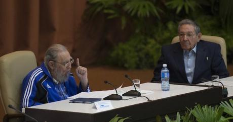 #FOTOS de Fidel Castro en la clausura del VII Congreso del Partido Comunista de Cuba