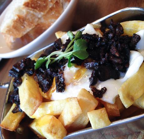 huevos rotos con butifarra negra Antunez baco y boca