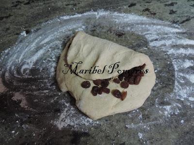 Pan de panecillos persimon con sésamo y pasas.