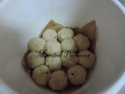 Pan de panecillos persimon con sésamo y pasas.