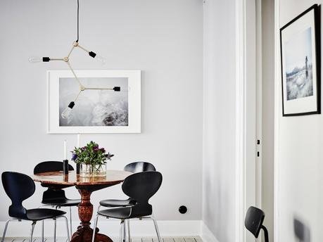 Un dosel hecho de sábanas textiles dormitorios estilo nórdico dormitorios nórdicos decoración pisos pequeños decoracion dormitorios camas con dosel blog interiores decoración algodón lino gasas arrugadas 