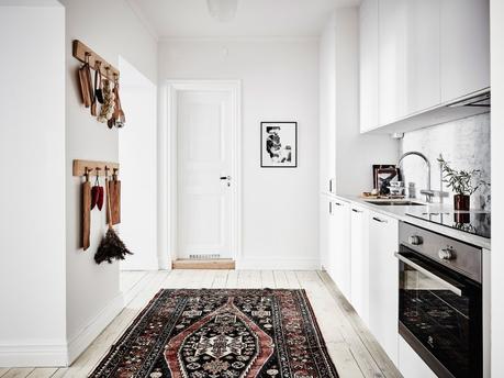 Un dosel hecho de sábanas textiles dormitorios estilo nórdico dormitorios nórdicos decoración pisos pequeños decoracion dormitorios camas con dosel blog interiores decoración algodón lino gasas arrugadas 