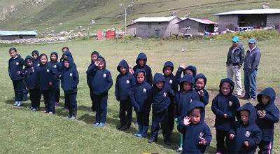 AYUDA HUMANITARIA PARA ESCOLARES DE CAJATAMBO…