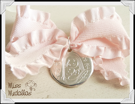 LA PRIMERA COMUNIÓN DE MISS MEDALLAS