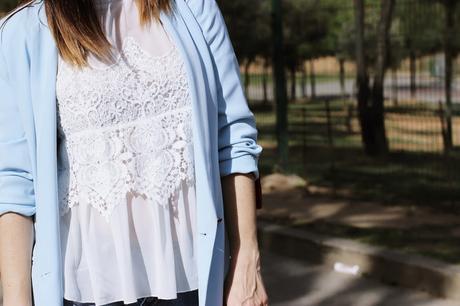 Look con americana y top bordado