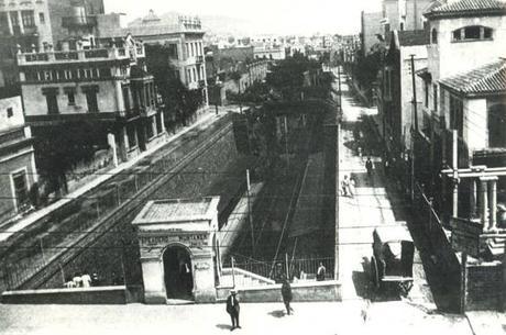 ESTACIÓ DE MUNTANER ,1900, A LA BARCELONA D' ABANS, D' AVUI I DE SEMPRE...20-04-2016...!!!