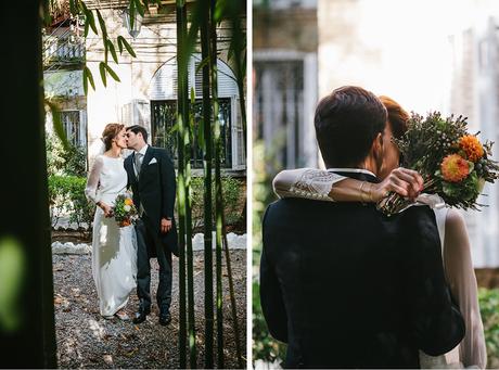 besos-novios-jardin-fotografo-boda-pirineos