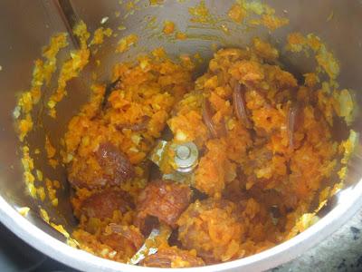 Macarrones con tomate y chorizo