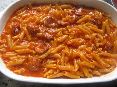 Macarrones con tomate y chorizo