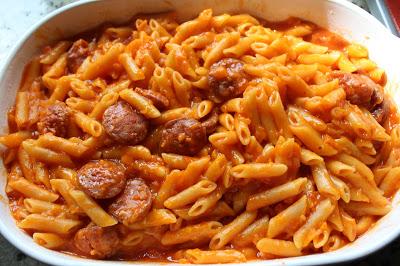 Macarrones con tomate y chorizo