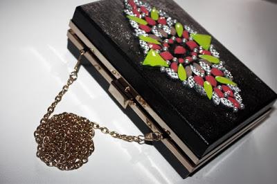 CLUTCH NEGRO, AMARILLO Y CORAL