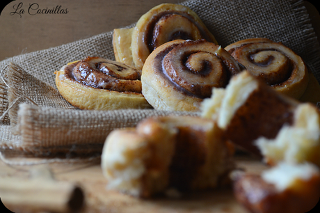 ROLLITOS DE CANELA GLASEADOS