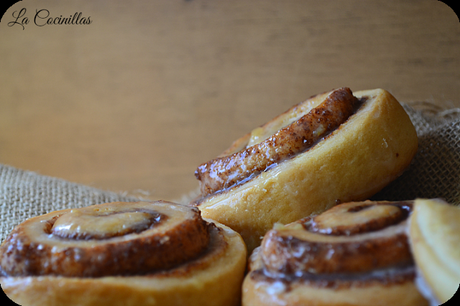 ROLLITOS DE CANELA GLASEADOS