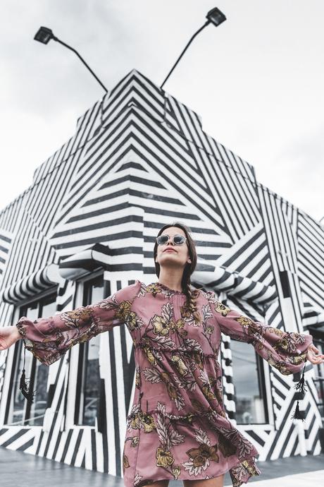 Wynwood-Miami-Black_And_White_Stripes_Wall-For_Love_And_Lemons_Dress-Floral_Print-Wedges-Outfit-31