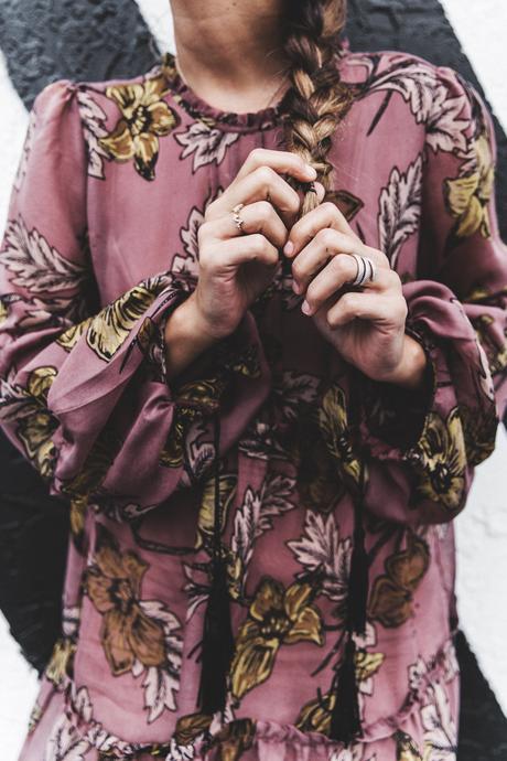 Wynwood-Miami-Black_And_White_Stripes_Wall-For_Love_And_Lemons_Dress-Floral_Print-Wedges-Outfit-1