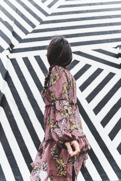 Wynwood-Miami-Black_And_White_Stripes_Wall-For_Love_And_Lemons_Dress-Floral_Print-Wedges-Outfit-8