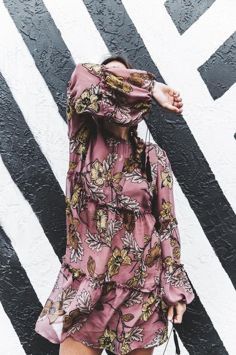 Wynwood-Miami-Black_And_White_Stripes_Wall-For_Love_And_Lemons_Dress-Floral_Print-Wedges-Outfit-14