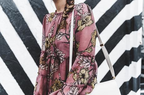 Wynwood-Miami-Black_And_White_Stripes_Wall-For_Love_And_Lemons_Dress-Floral_Print-Wedges-Outfit-46