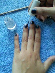 Dale color a tus uñas con sombras de ojos en tu manicura SNC03353