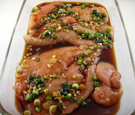 5 Términos culinarios para expresarte como todo un chef marinar-pollo