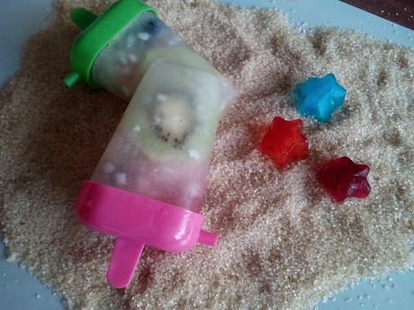 Paletas heladas de agua de coco y frutas Paletas heladas de agua de coco y frutas