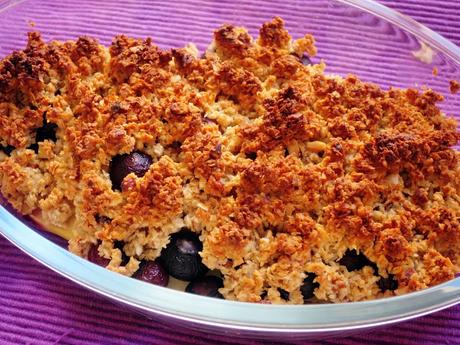 CRUMBLE DE FRUTA Y AVENA FITNESS. POSTRE VEGANO.